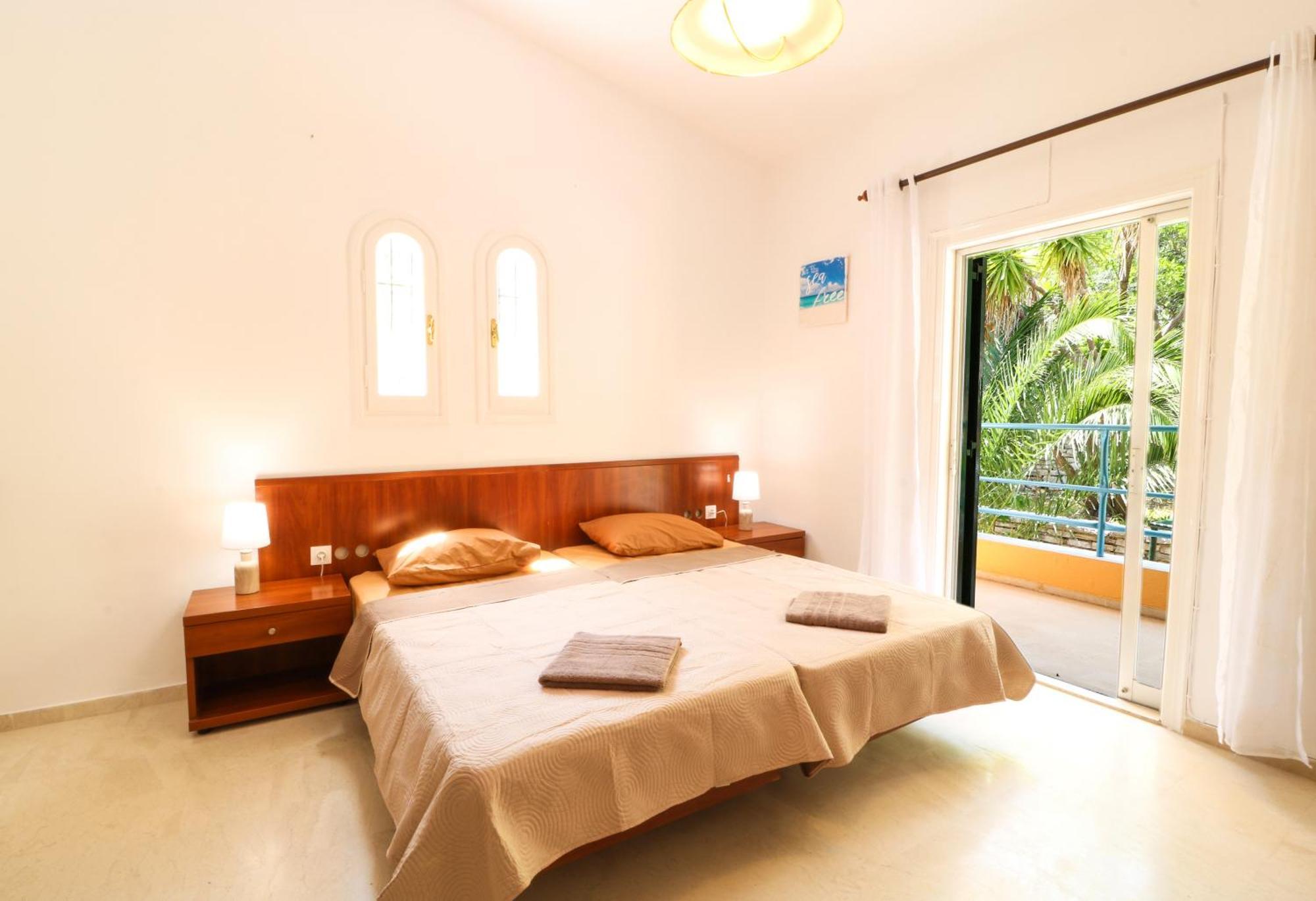 Silent Bay Apartments Katavolos ภายนอก รูปภาพ