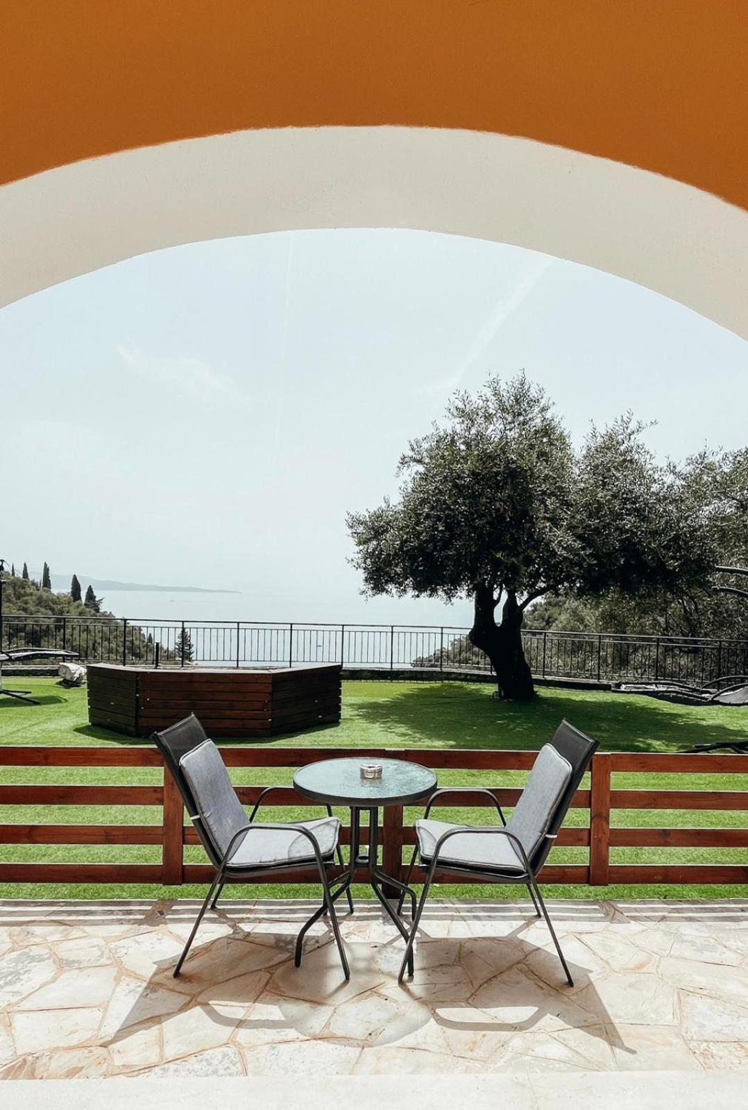 Silent Bay Apartments Katavolos ภายนอก รูปภาพ
