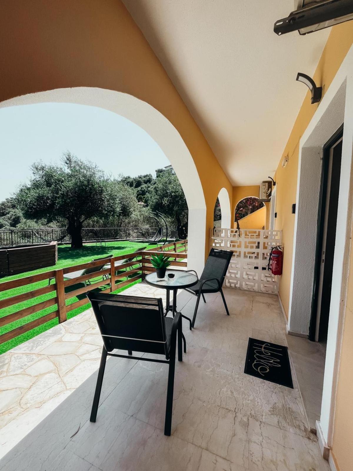 Silent Bay Apartments Katavolos ภายนอก รูปภาพ