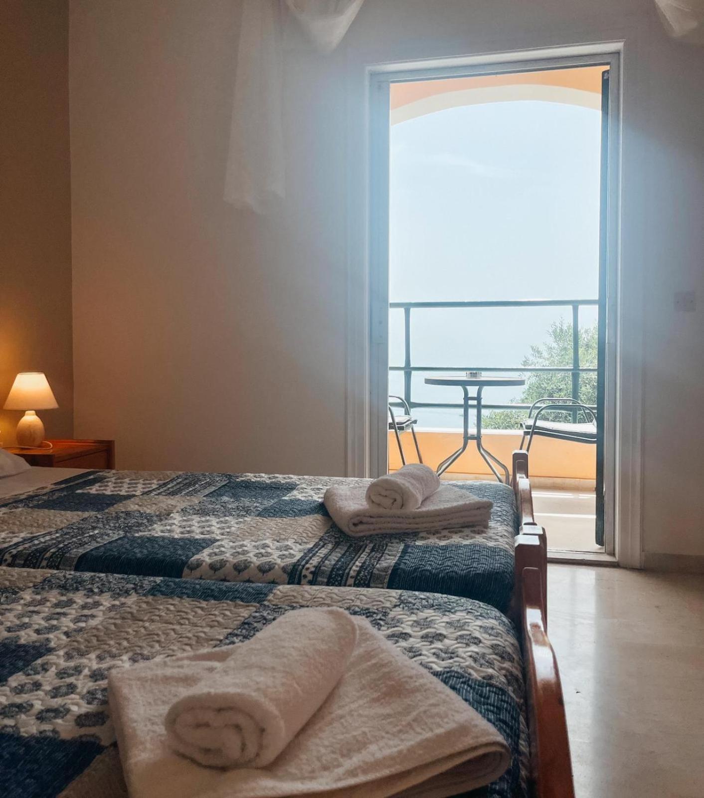 Silent Bay Apartments Katavolos ภายนอก รูปภาพ