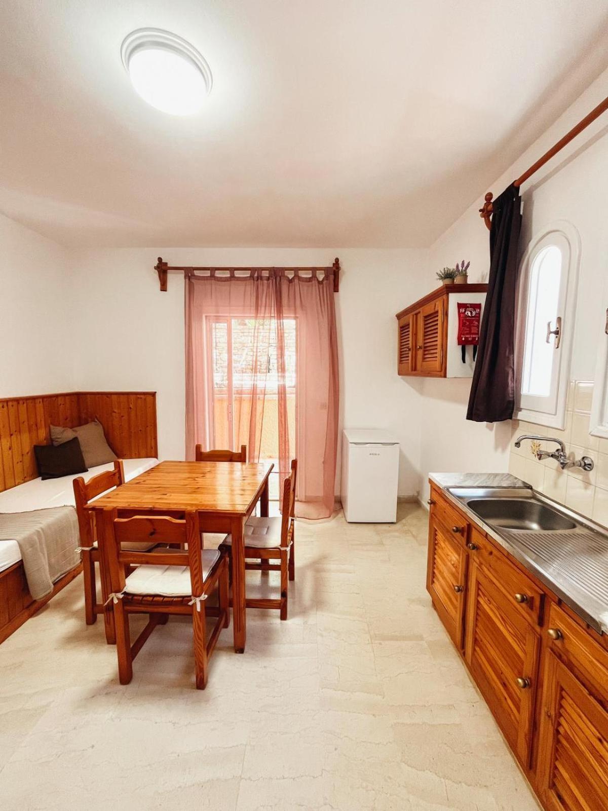 Silent Bay Apartments Katavolos ภายนอก รูปภาพ